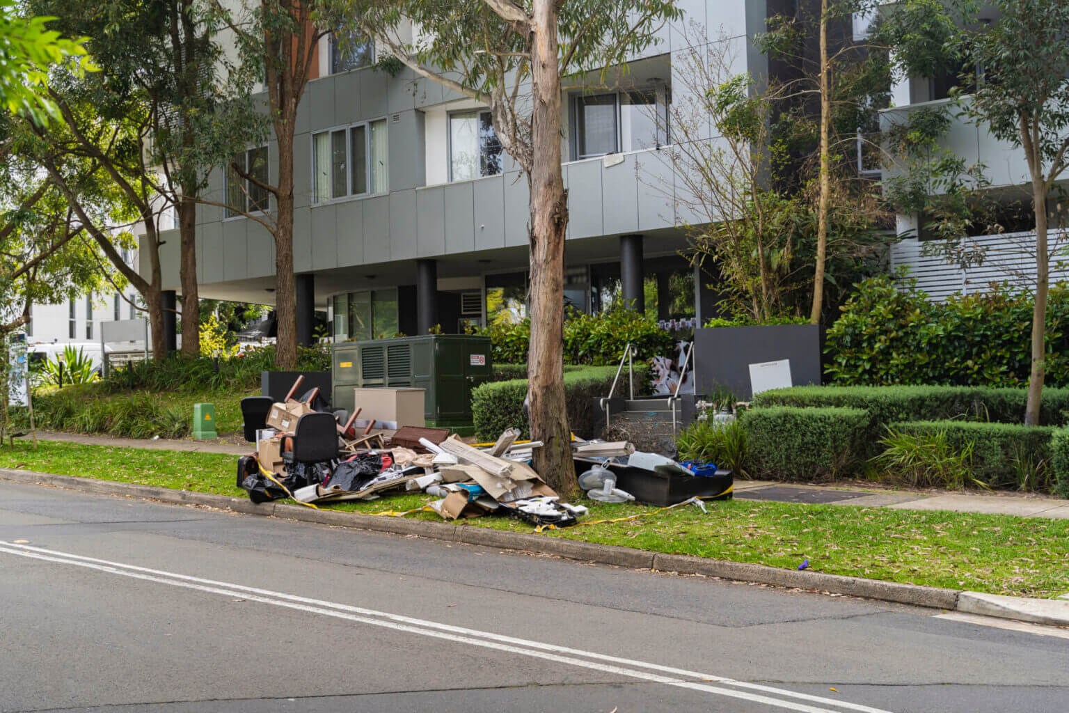 Professional Skip Bin Rental for Construction Waste Disposal Green